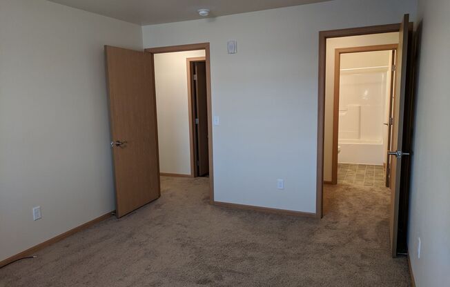 2 beds, 2 baths, 894 sqft, $1,195, Unit 615-305