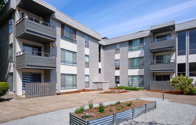 Updated Apartment units in West Seattle – Near Westwood Village