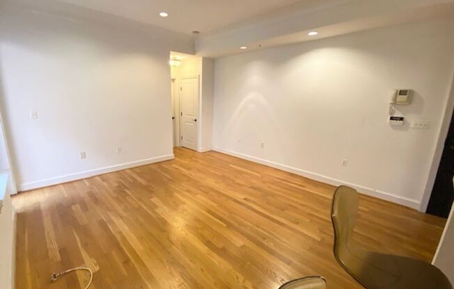 1 bed, 1 bath, $2,300
