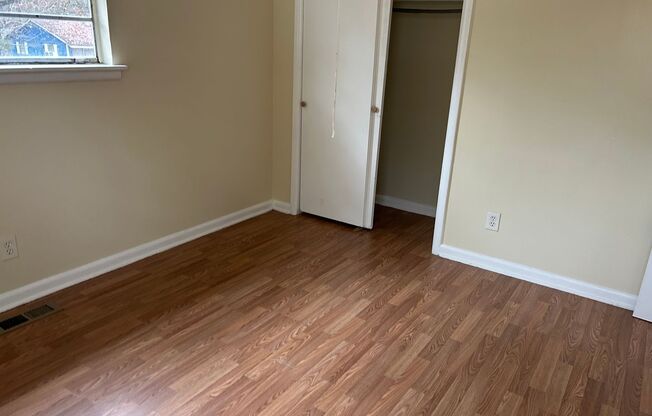 3 beds, 1 bath, $850