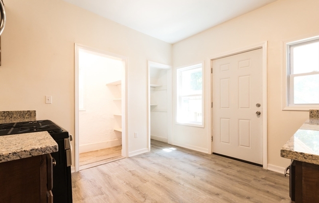 2 beds, 1 bath, $2,400, Unit 2