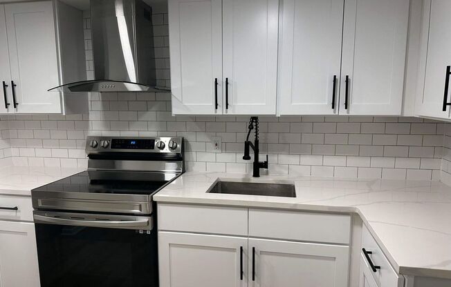 2 beds, 1 bath, $1,750, Unit E03