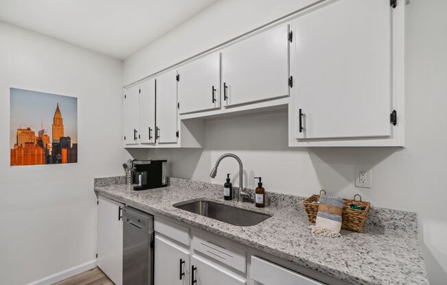 1 bed, 1 bath, 650 sqft, $889, Unit 1512 #15