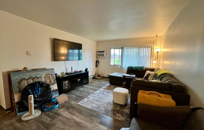 2 beds, 1.5 baths, $1,350, Unit 218