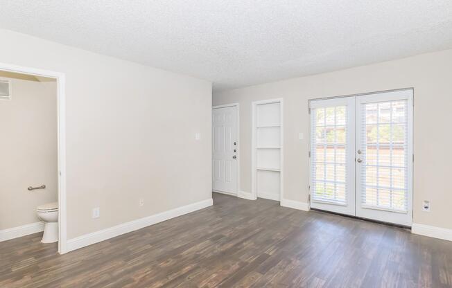 1 bed, 1.5 baths, 706 sqft, $1,160