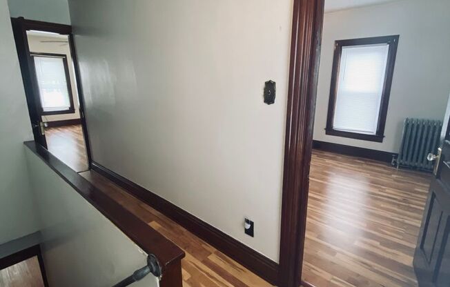 2 beds, 1 bath, $1,295, Unit 2nd floor