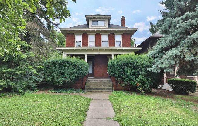 BIG HOUSE on E. LANE Ideal for Students, Fraternities, Sororities, Clubs, and Organizations!