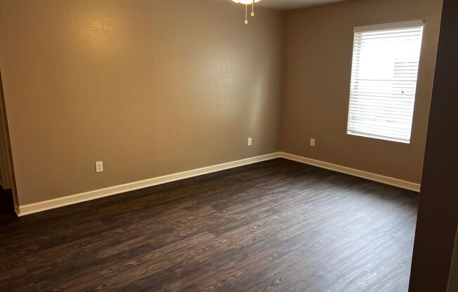 1 bed, 1 bath, 640 sqft, $850, Unit 210