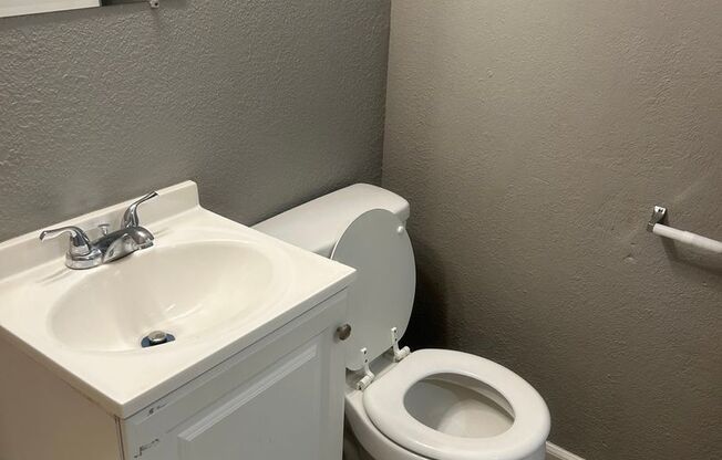 2 beds, 1 bath, 750 sqft, $1,095, Unit B10 1011 16