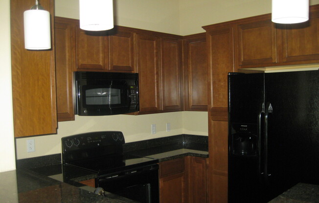 2 beds, 2.5 baths, $2,100, Unit # 13