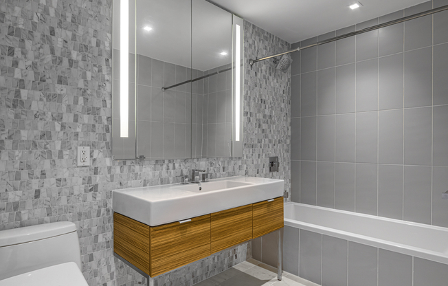 1 bed, 1 bath, $4,195, Unit 4E