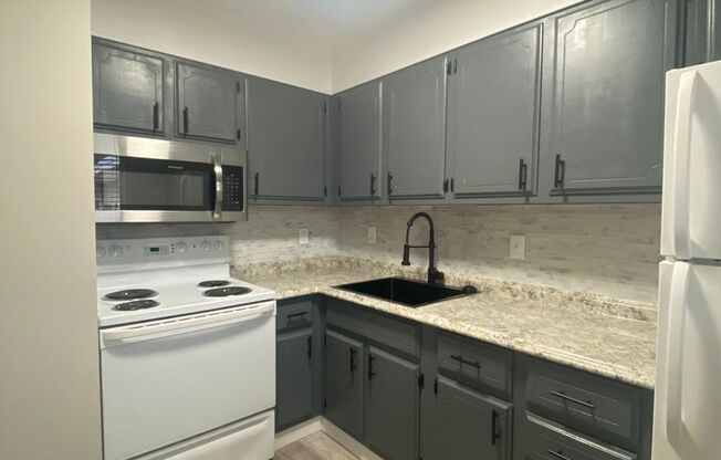 2 beds, 1 bath, $1,195, Unit Apt. 217