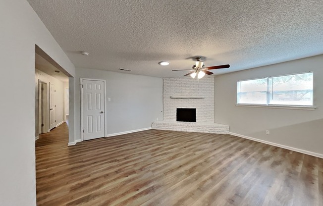 825 LIVINGSTON DR
