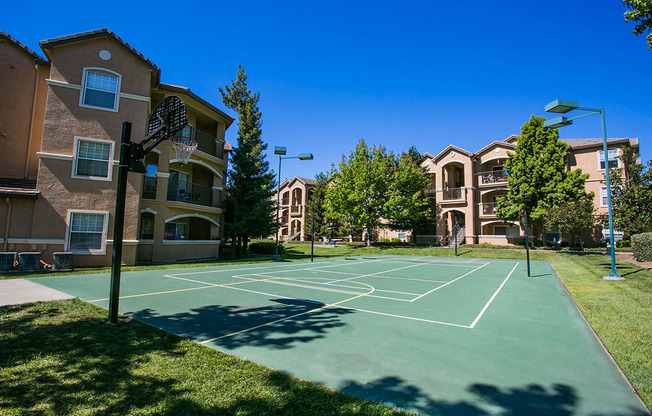 Basketball Court at Best Apartments in Fairfield