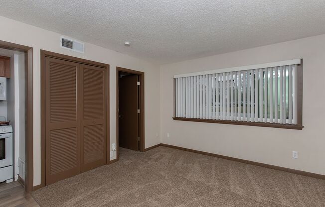 1 bed, 1 bath, 650 sqft, $660, Unit 3515 N Main Street Apt 5