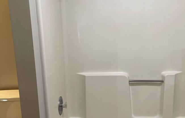 1 bed, 1 bath, 724 sqft, $830, Unit 007
