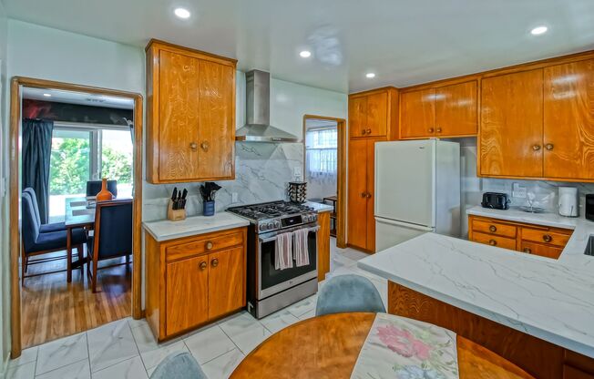 FULLY FURNISHED, CHARMING & BRIGHT, HILLSIDE HOME CLOSE TO WHITE POINT PARK & COASTLINE W/ OCEAN VIEWS, 2-CAR GARAGE & LOTS OF OUTDOOR SPACE CLOSE TO SHOPPING, RESTAURANTS!