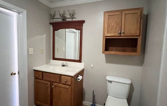 3 beds, 1 bath, $795