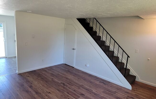 2 beds, 1 bath, $1,295