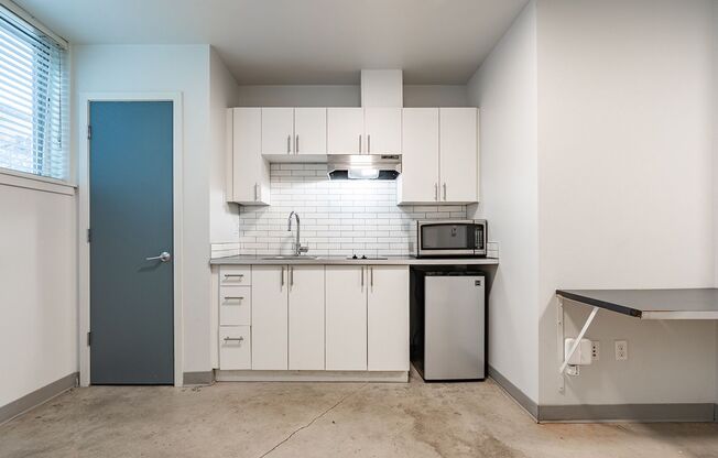 Studio, 1 bath, 154 sqft, $795, Unit 015