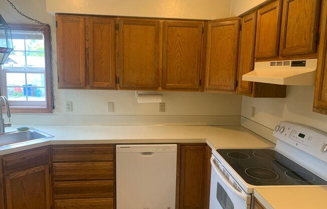 Darling Greenlake Bungalow ! 2 bed, 1.75 bath !