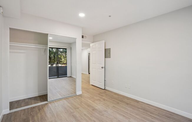 1 bed, 1 bath, 700 sqft, $1,648, Unit 107