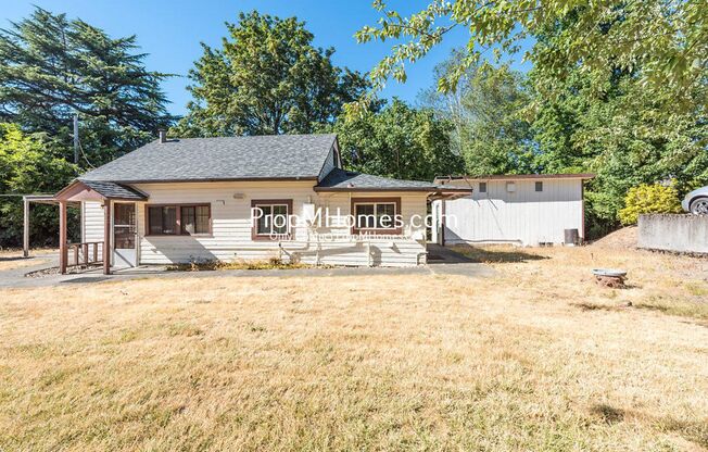 Cozy One Bedroom Cottage in Oak Grove!