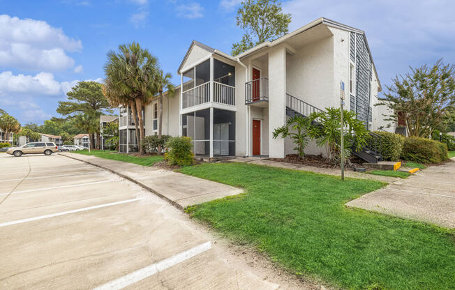 Apartment exterior at Vue at Baymeadows Apartments in Jacksonville, Florida