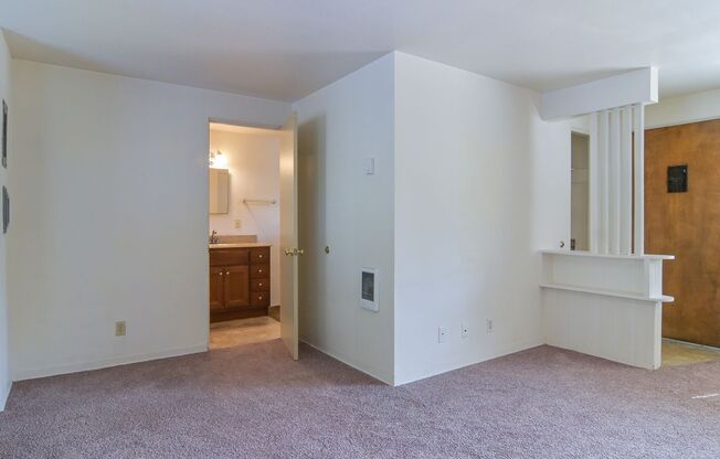 1 bed, 1 bath, $1,050, Unit 751