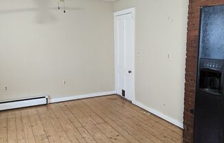 3 beds, 1 bath, $2,200, Unit 14A Village St