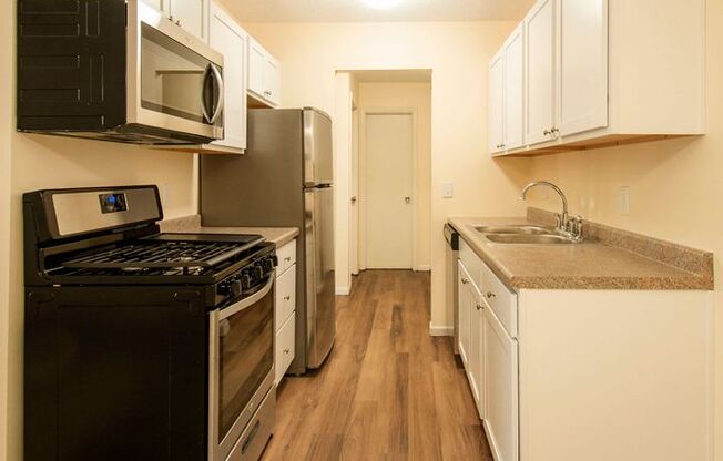 1 bed, 1 bath, 700 sqft, $1,290, Unit 840-201
