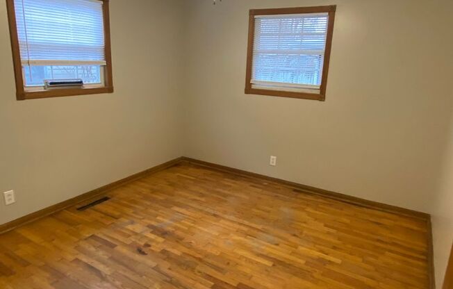 Corner lot; New appliances, New bathroom Vanity Updates- Rent to Own