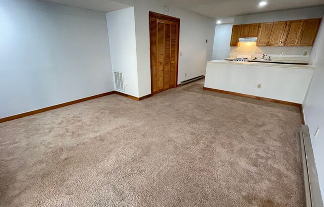 Great location for this nice efficiency apartment in Weatherhill, includes utilities*!