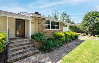 Fantastic Midtown location - 3 Bed, 2 Bath Ranch with Sunroom and Sauna