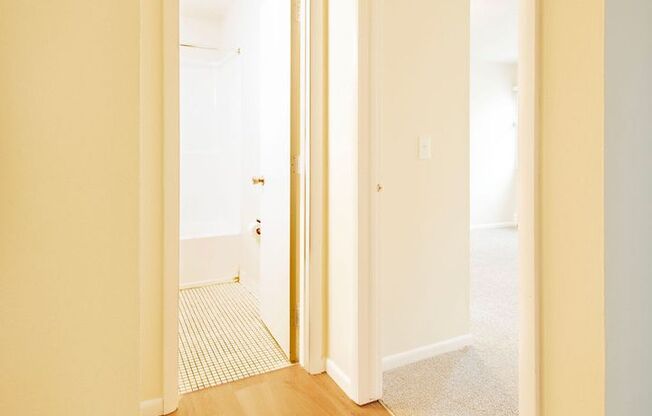 1 bed, 1 bath, 700 sqft, $1,320, Unit 840-101