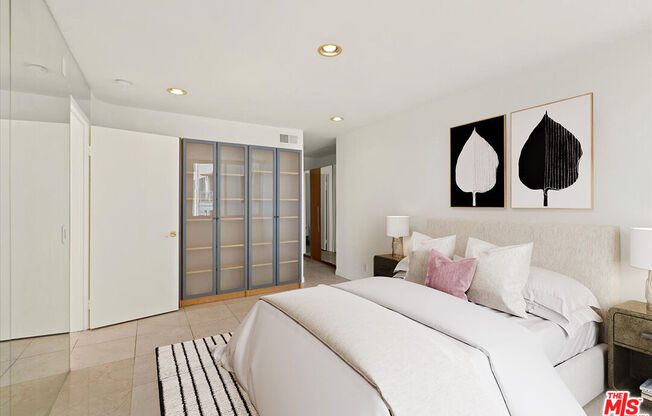 2 beds, 2 baths, 974 sqft, $4,000, Unit 1102