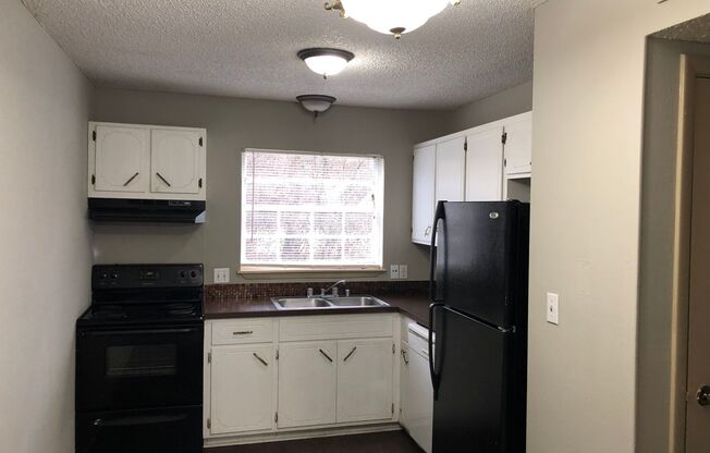 2 beds, 1.5 baths, 1,100 sqft, $995