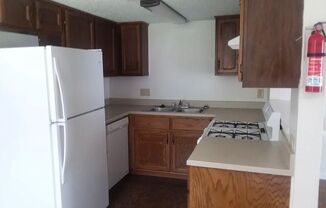 2 beds, 1 bath, 787 sqft, $990