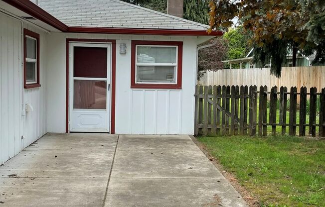 2055 Devos St