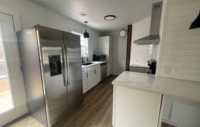 2 beds, 2 baths, 1,000 sqft, $1,500, Unit 2300-1