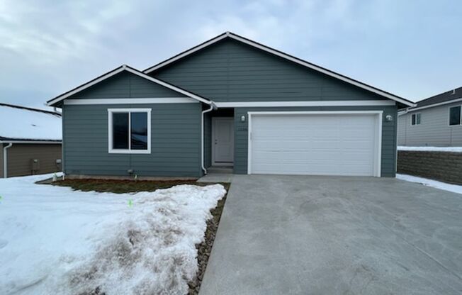 Luxury 3 bedroom, 2 bath home with double garage!