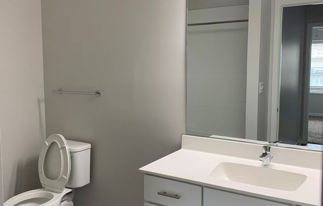 2 beds, 1 bath, 990 sqft, $2,950, Unit 355