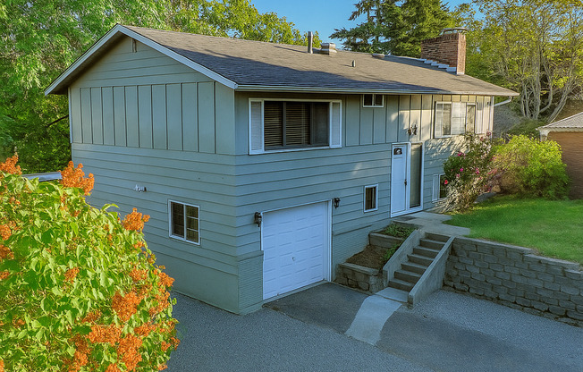 Cozy 2-Bed Lower Unit w/ Fenced Yard Minutes from Saltwater State Park