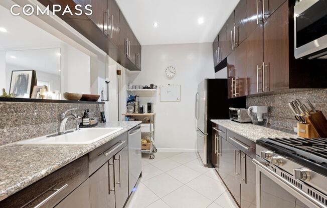 152 E 74 ST