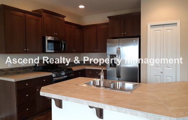 Open Floor Plan 3 Bed Craftsman in Bethany Quick Access to Schools, Shops Intel/Nike Hwy 26