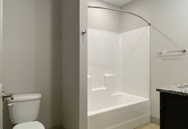 3 beds, 2 baths, 1,342 sqft, $2,058, Unit Bay 5 Unit 123