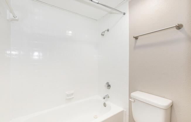 1 bed, 1 bath, 685 sqft, $890