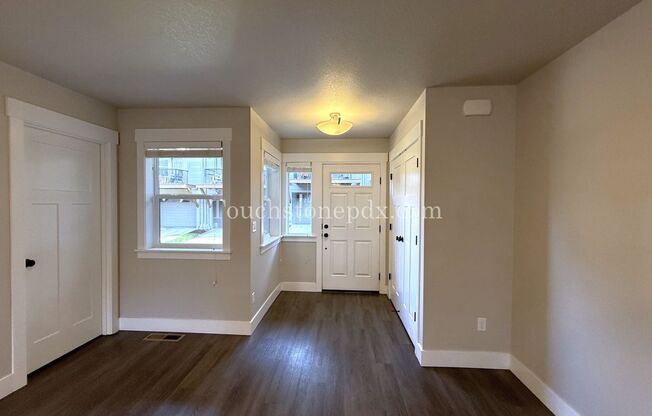 Charming 3 Bed, 2 Bath Townhome with Garage in Beautiful Sandy