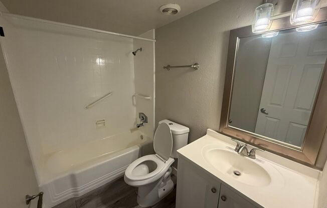 2 beds, 1 bath, 880 sqft, $1,395, Unit 3620-25