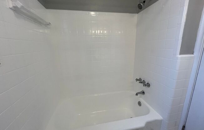 2 beds, 1 bath, 800 sqft, $1,720, Unit 6224 Fifth Ave. #212H